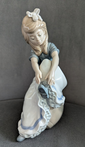 Lladro nao girl - 'tying, my