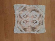 Centrino quadrato in cotone di colore bianco