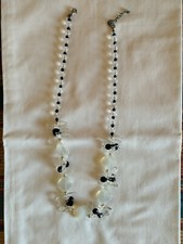 COLLANA colore trasparente con decorazioni intarsi neri di varie forme. Elegante