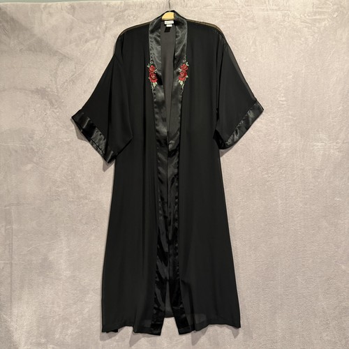 Delicato abito kimono nero