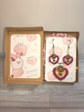 COLLANA CON CIONDOLO E ORECCHINI 'TOKYO MEW MEW IN RESINA FATTO A MANO