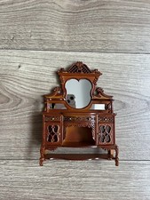 Comò intagliato dettagli