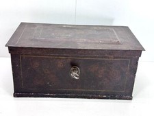 Cassapanca antica in metallo