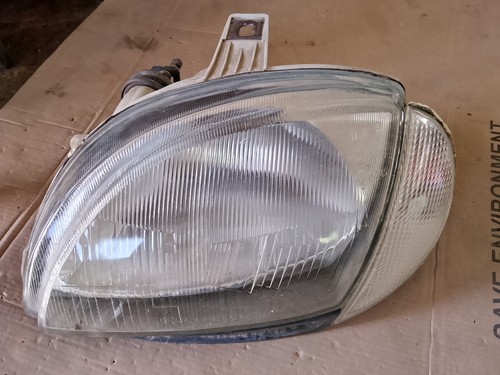 Faro anteriore sinistro - anteriore,
