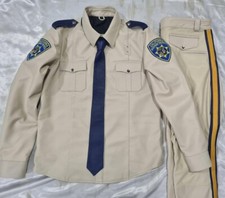 Jeans, camicia e cravatta uomo