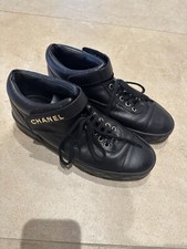 Sneakers Chanel nere con logo