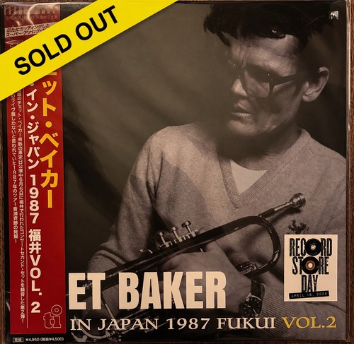 Hand chet baker - in,
