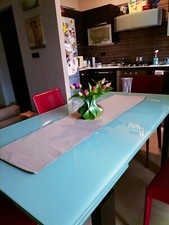 Tavolo  BONALDO - struttura rovere tinto moka con piano e allunghe in cristallo 