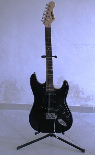Chitarra elettrica con - chitarra,
