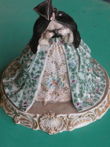 Ceramica figura femminile in - figura,