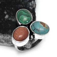Anello etnico fatto - , mano