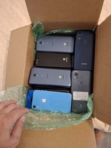Parts only smartphone lot - , 64