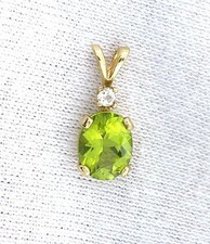 14Kt Gold 9x7 Oval Natural San Carlos Apple Green Peridot Gemstone Gem Pendant