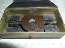 Attrezzo militare vecchio per