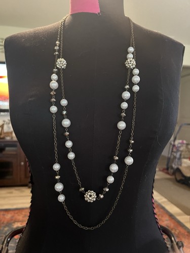 Una bellissima collana strass