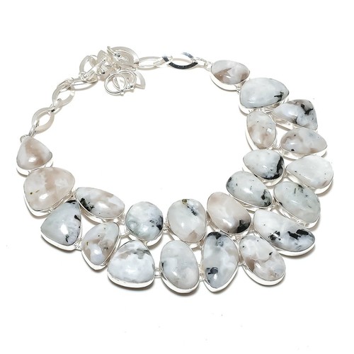 Collana con pietre - di, luna
