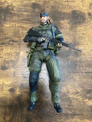 Play arts kai metal gear - gear, solid