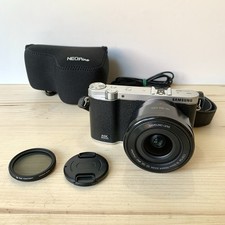 Fotocamera mirrorless compatta