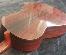 Vecchia chitarra da concerto