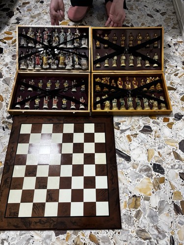 Due scatole scacchi con - di,