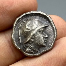 Antica moneta d'argento greca Bactrain con volto di re
