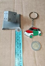 Gadget Portachiavi Ciondolo in Metallo Raffigurante Mitica Automobile Fiat 500