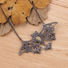  Collana con motivo a