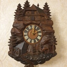 Antico orologio a cucù con