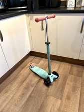 Maxi Micro Scooter Deluxe come