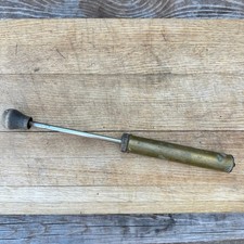 Antico stantuffo pompa manuale