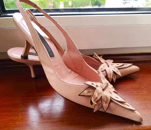 Indossate due volte scarpe - volte:,