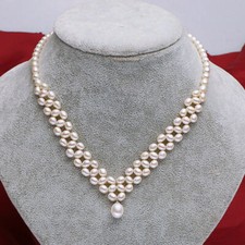 Collana di perle bianche