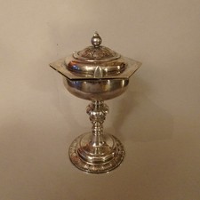 Pisside antica in argento