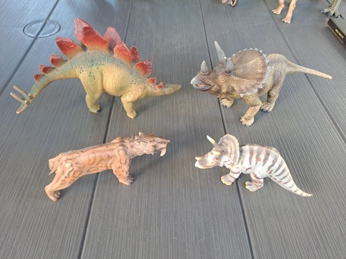 Quattro dinosauri vintage - quattro,