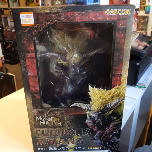 Monster hunter statue - monster,