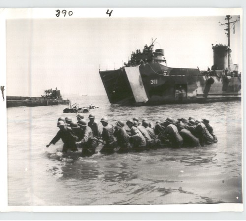 Soldatini usa drag jeep ashore - usa,
