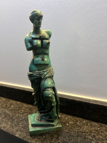 Salvador dali vénus aux - vénus,