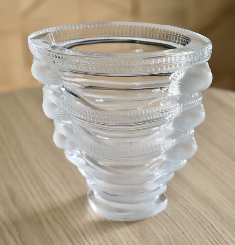 Lalique vase modèle saint - vase,