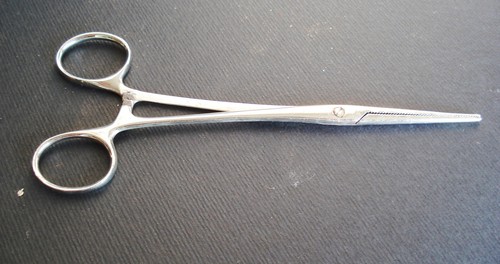 Vecchia pinza emostatica - pinza,