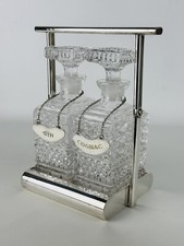 Coppia Bottiglie In Cristallo Per Cognac E Gin Su Base Placcata In Argento 1970