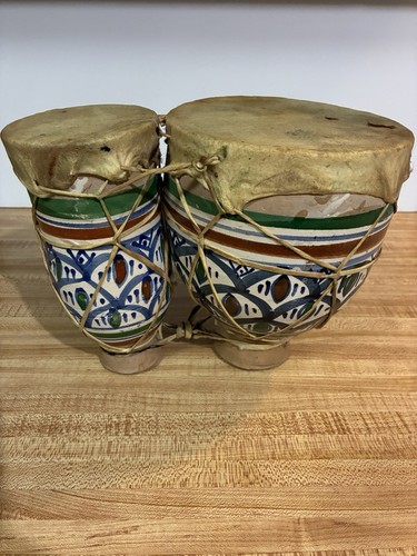 Vecchio tamburo bongo ceramica