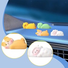 4 pezzi di mini statuette di