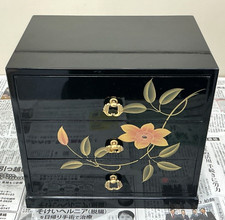 Piccoli cassetti in legno