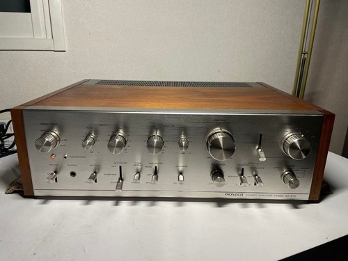 Amplificatore stereo integrato