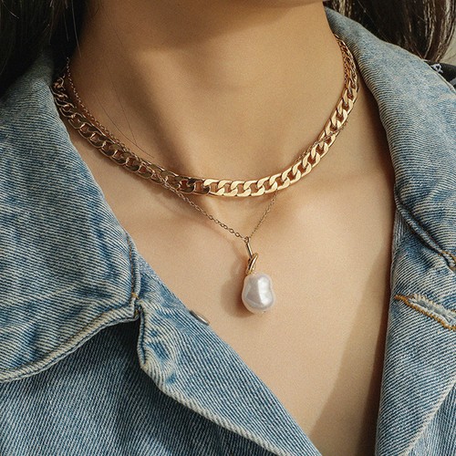 Collana con ciondolo retrò