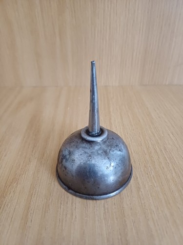 Vecchio oliatore per macchine - oliatore,