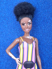 Barbie doll Fashionistas Petite #135 Mattel GHW51 Vitiligo anno 2019