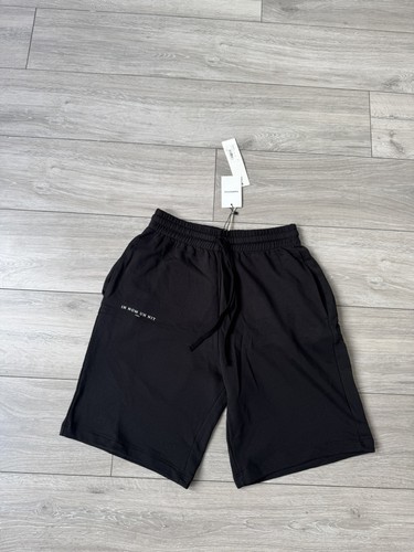 Pantaloncini corti nom uh - pantaloncini,