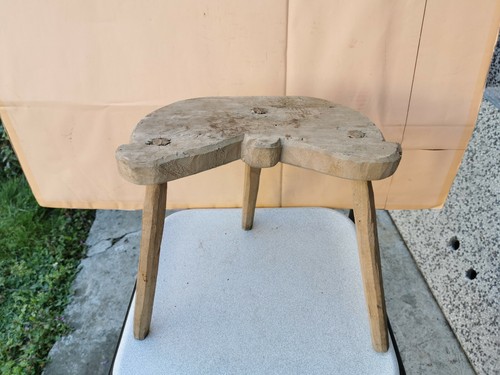 Vecchio antico sgabello - vecchio,