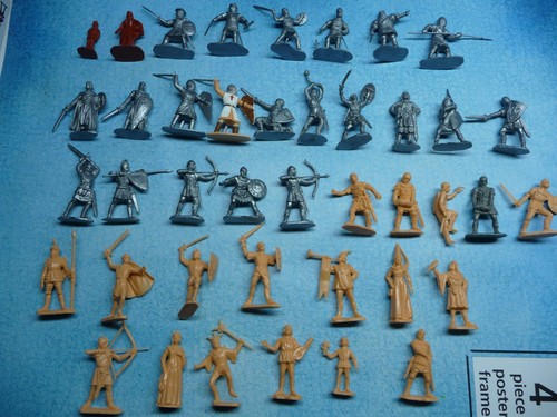 Lotto medievale 32 figurine - #,